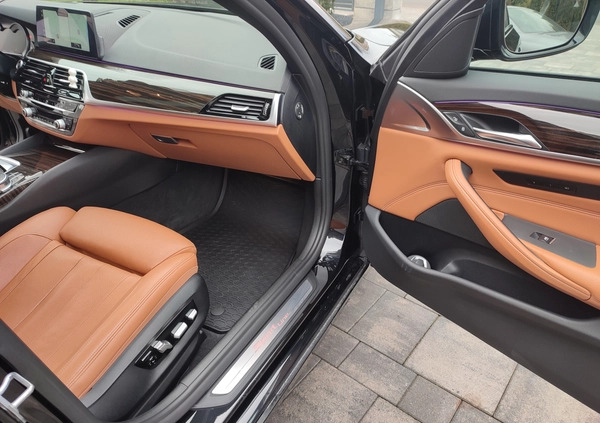 BMW Seria 5 cena 118500 przebieg: 151000, rok produkcji 2018 z Opoczno małe 596